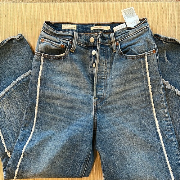 Levi’s - Picture 3 of 6